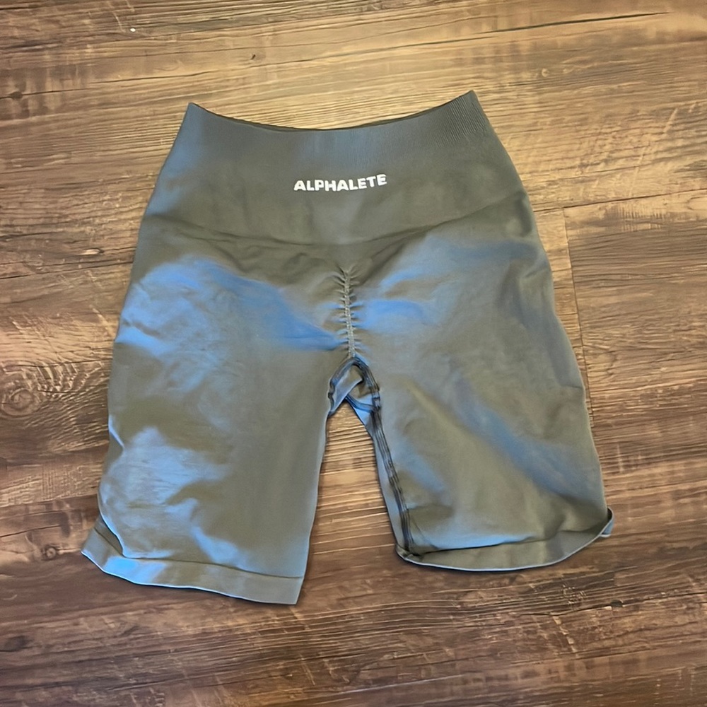 Alphalete Amplify Titanium shorts